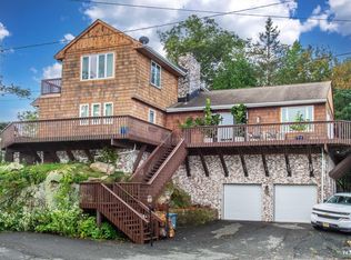 6 Bonaparte Point Rd, Hopatcong, NJ 07843