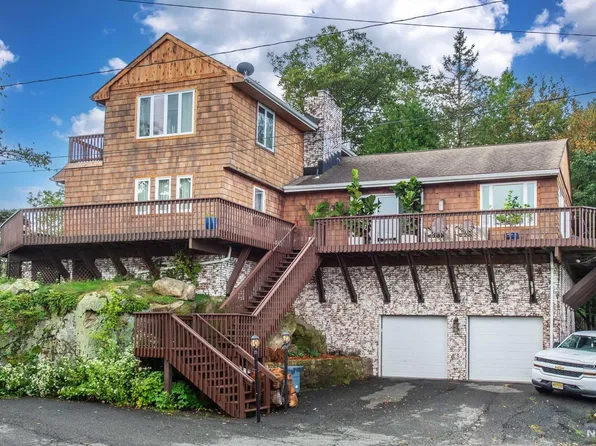 6 Bonaparte Point Rd, Hopatcong, NJ 07843