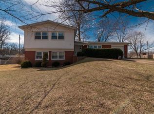 214 McKnight Rd, Fairview Heights, IL 62208