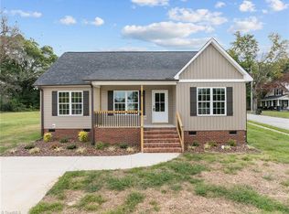 29 Taylor St, Thomasville, NC 27360