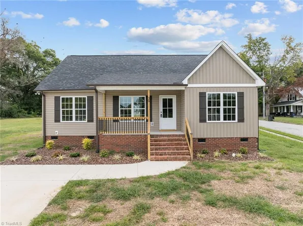 29 Taylor St, Thomasville, NC 27360