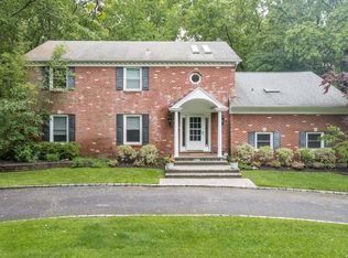 4 Priory Ct, Melville, NY 11747