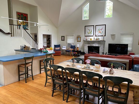 3rd image of 10 Quantuck Bay Ln