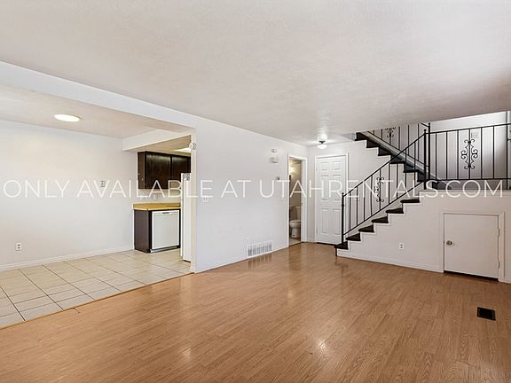 3rd image of 232 W Foxbridge Dr