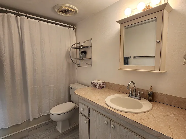 2000 Alamanda Dr #206 — Photo 9