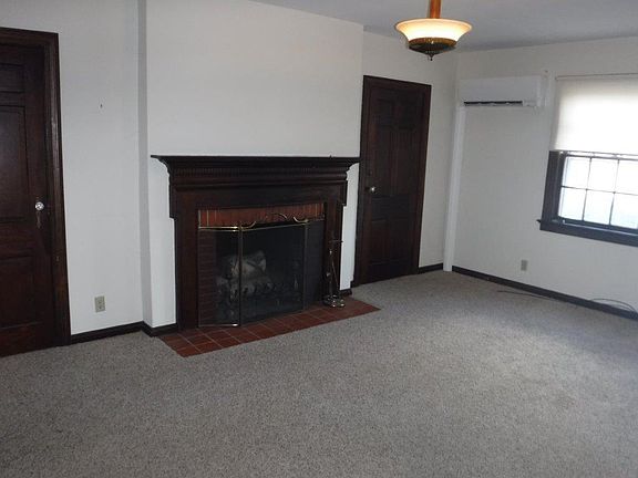 3rd image of 1933 E Gum St #A