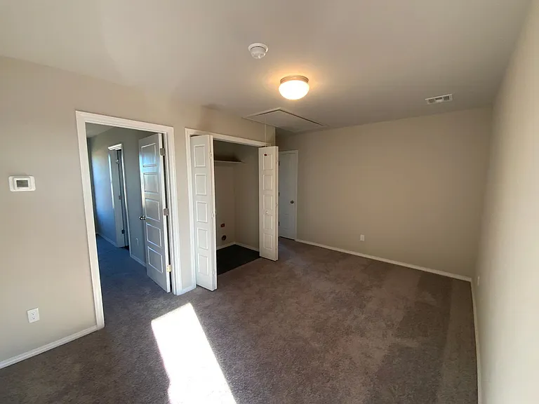 1841 Easton Ln — Photo 18