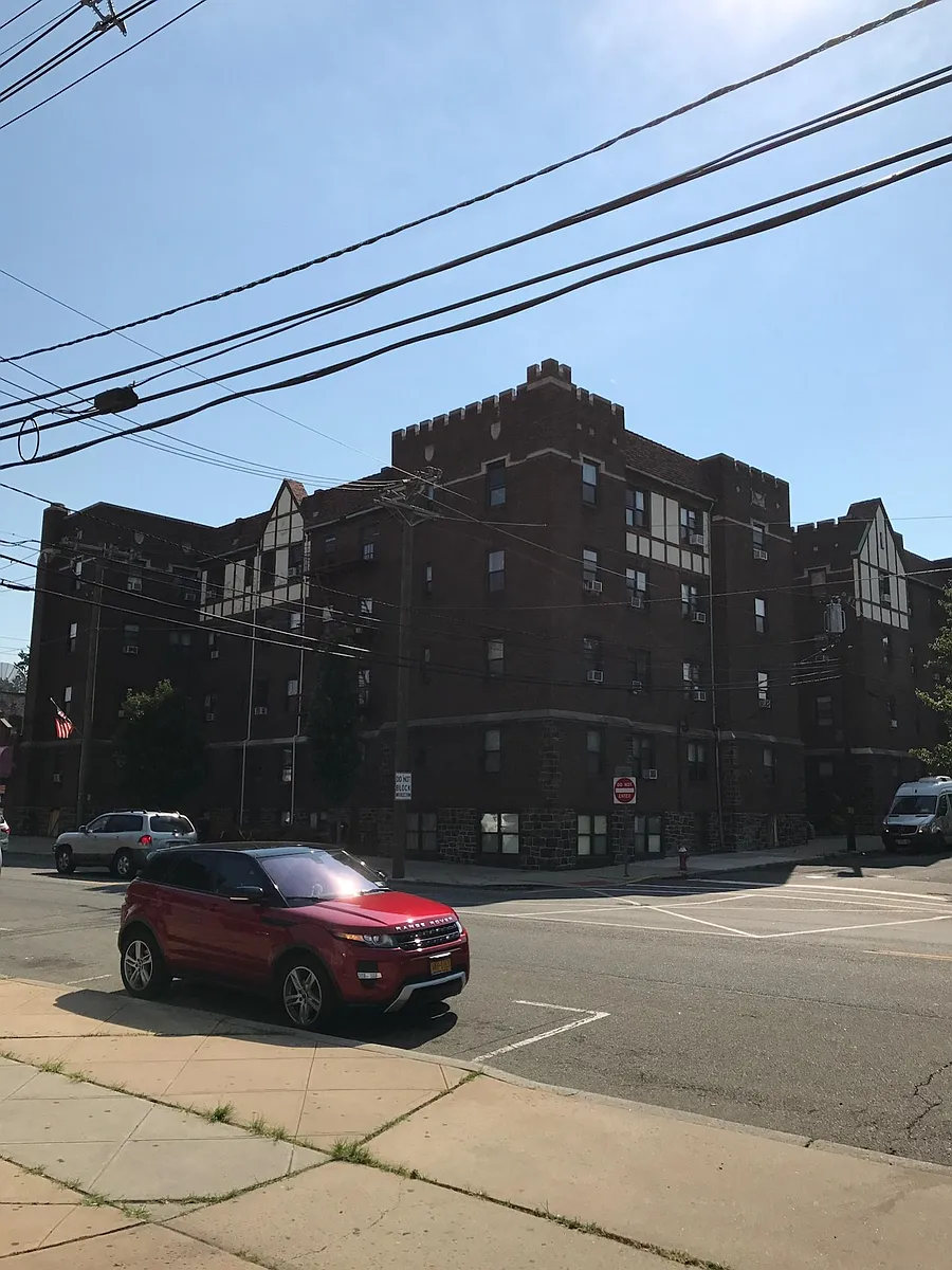Building Photo - Charvic Arms