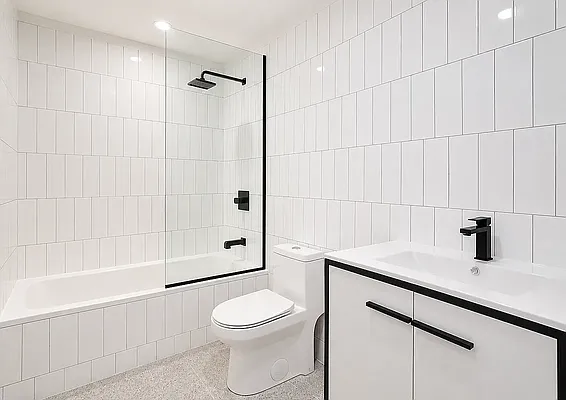Bathroom, photo 1