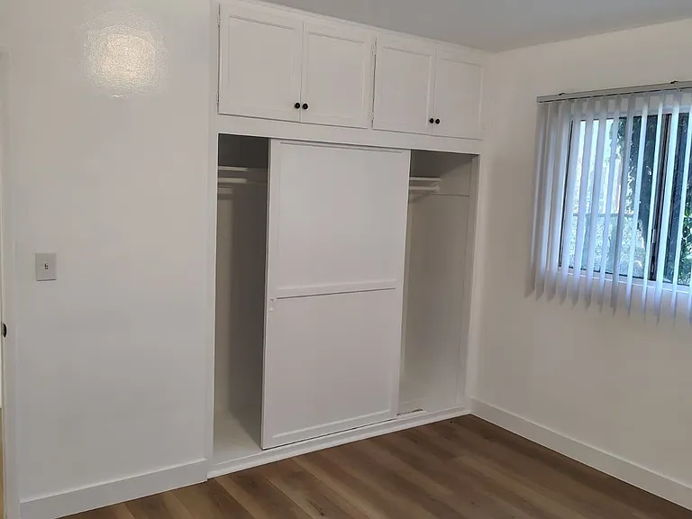 15531 Victory Blvd #B — Photo 19