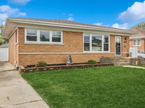 10621 Essex St, Westchester, IL 60154