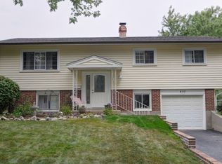 450 Amherst Ln, Hoffman Estates, IL 60169