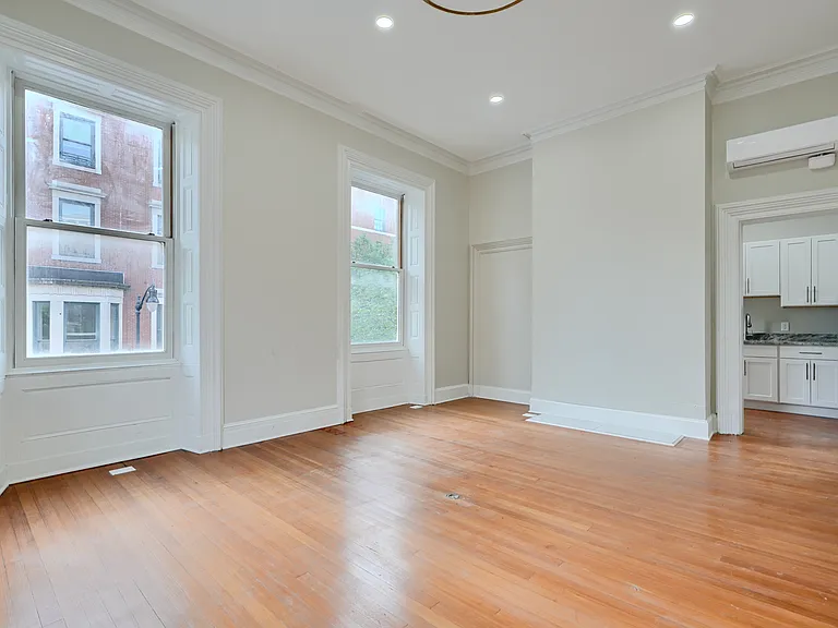 801 N Charles St #11 — Photo 5