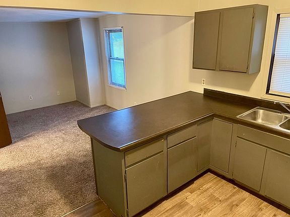 4th image of 607 W Capitol Ave #4