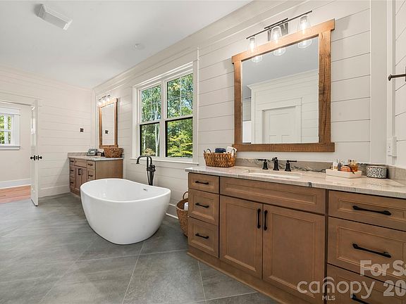 4th image of 6957 Oakridge Rd #1