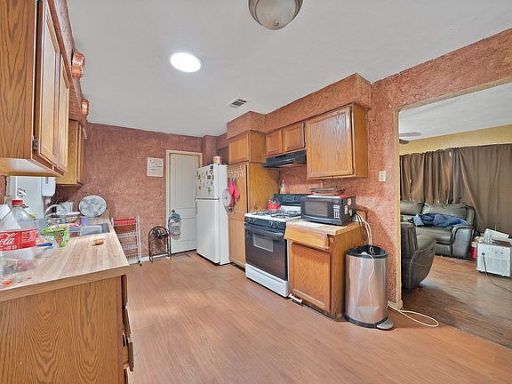 4th image of 1508 Betty Ann Ln