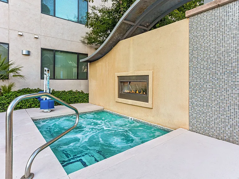 Las Aguas Apartments — Photo 18