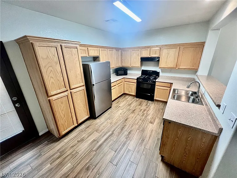 1324 Sun Village Ave — Photo 14