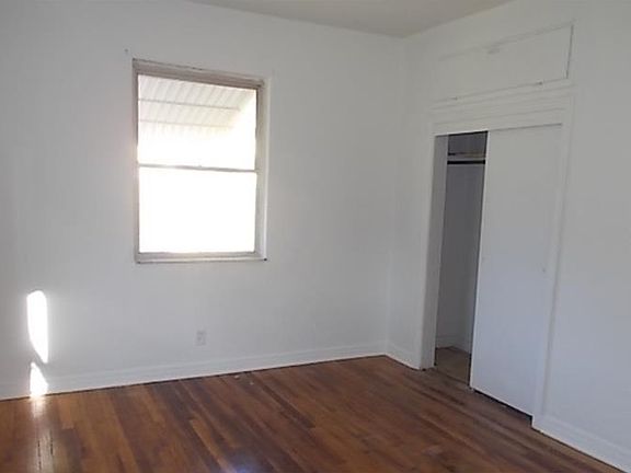 2nd image of 509 Davison Ave NE