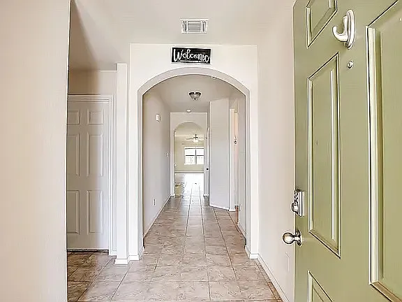 4 bed, 2010 sqft, $675 — Photo 3