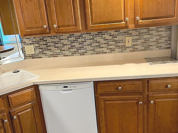 5th image of 2016 Lakefield Dr
