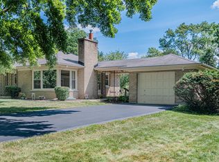 725 Prospect Ave, Barrington, IL 60010