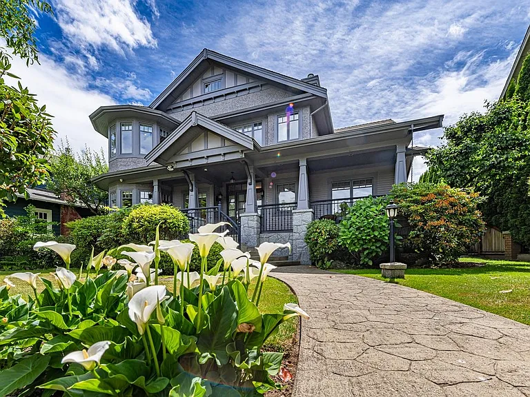 2200 W 34th Ave — Photo 1
