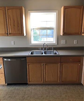 3rd image of 303 Walkers Ridge Dr
