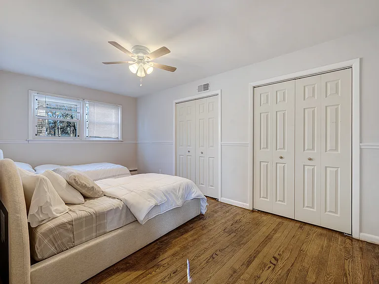 351 Hollywood Ave — Photo 9
