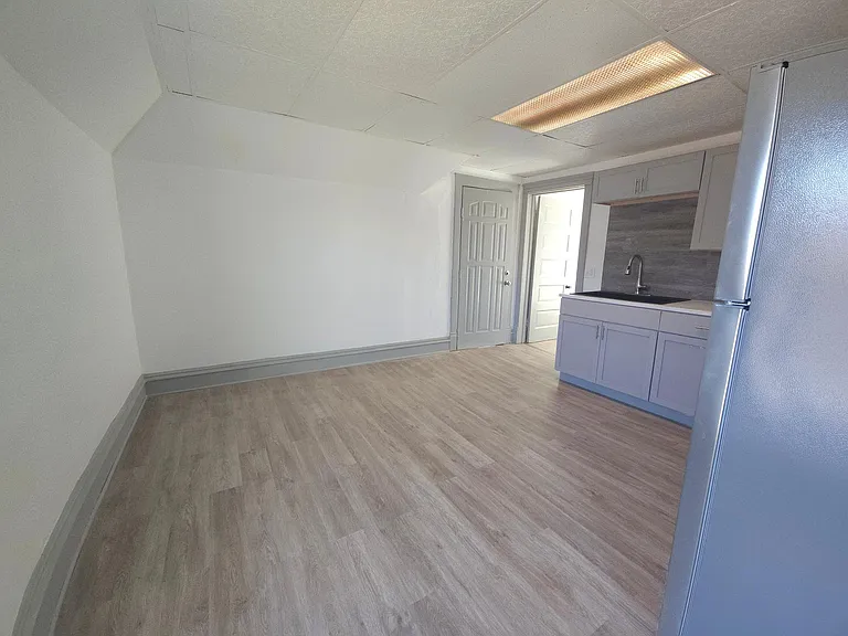 1709 Linden Ave #2 — Photo 3