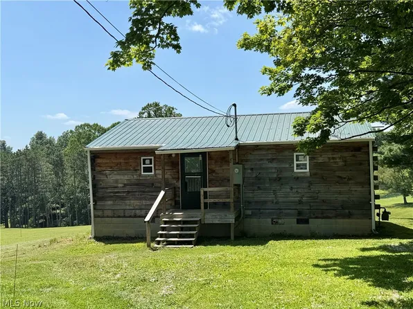 7405 College St, Chesterhill, OH 43728