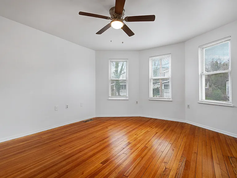 2705 24th St NE — Photo 15