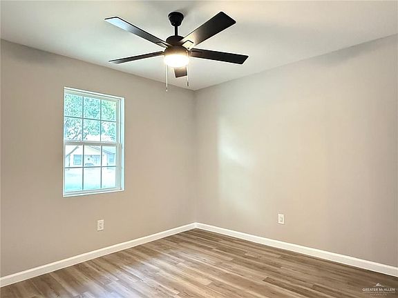5th image of 2833 Redwood Ave