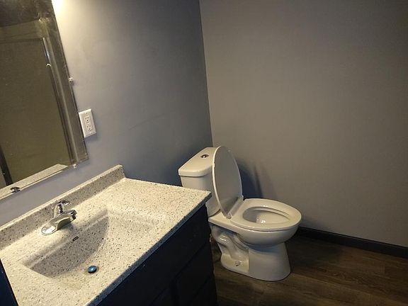 5th image of 1039 W Lincoln Ave