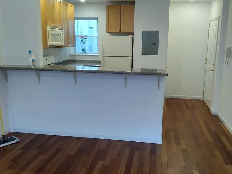 2021 Fairmount Ave #2-F — Photo 6