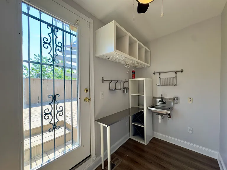 709 Scott St — Photo 17
