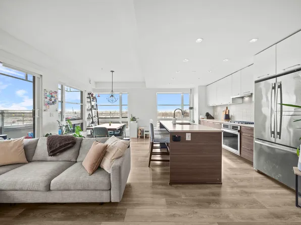 3488 Sawmill Cres #615, Vancouver, BC V5S 0C7