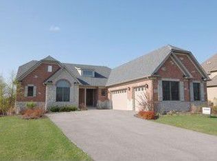39W727 Walt Whitman Rd, St Charles, IL 60175