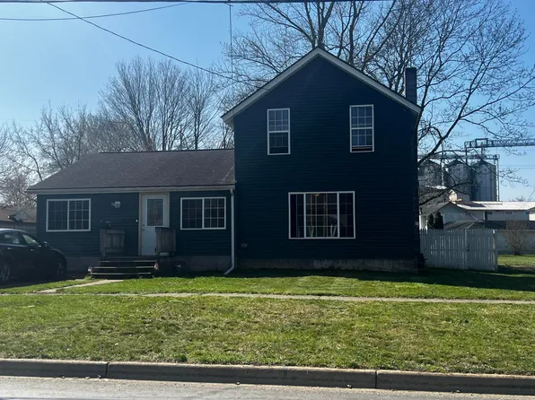 15 Cole St, Quincy, MI 49082