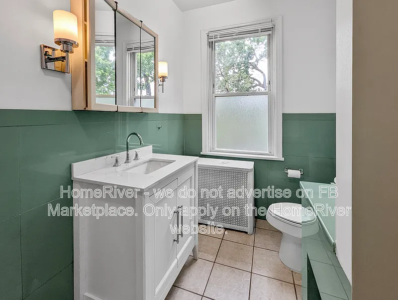 3 bed, 1.0 bath, 868 sqft, $1,100 — Photo 2