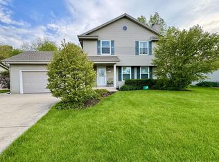 8575 S Golden Fields Dr, Oak Creek, WI 53154