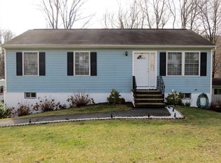 34 Holly Hill Dr, Wingdale, NY 12594