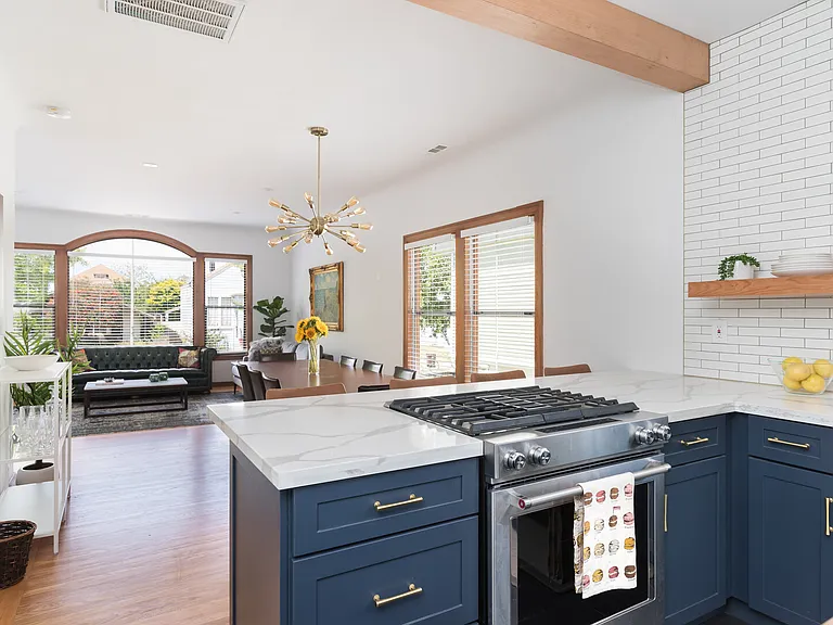 Magnolia St — Photo 1