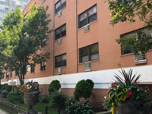 1025 W Hollywood Ave APT 203, Chicago, IL 60660