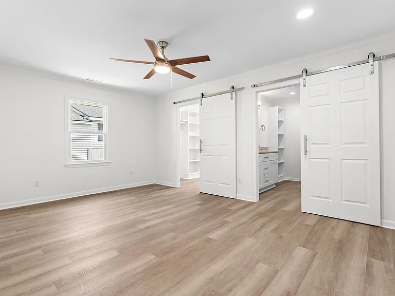 320 Clay St — Photo 14