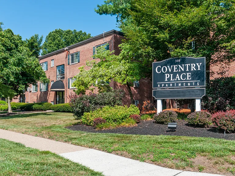 Coventry Place Apartments — Photo 16