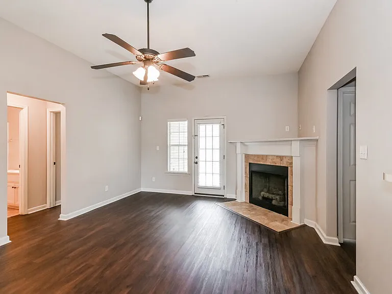 7852 Ridgedale Dr — Photo 4