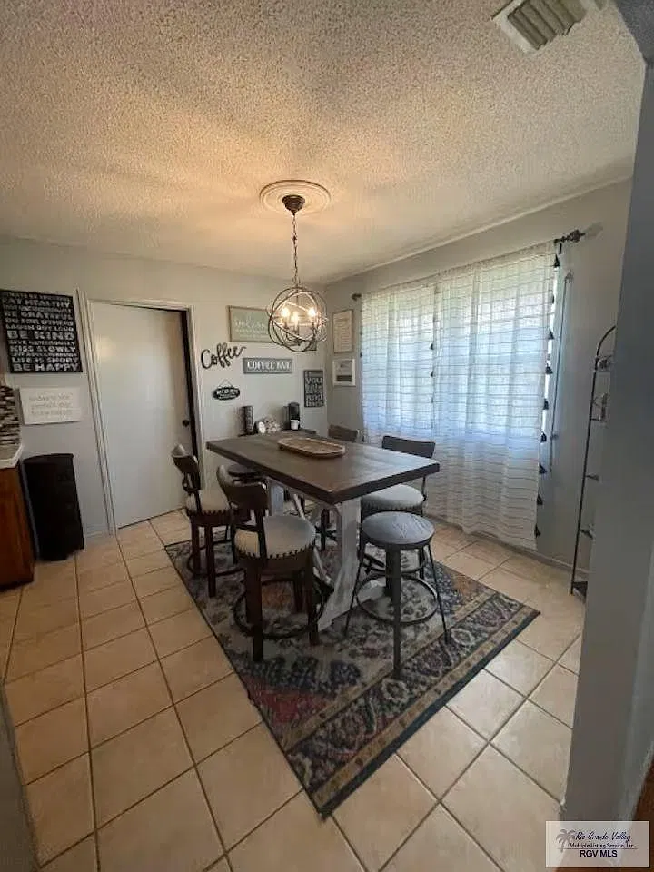3 bed, 2.0 bath, 1708 sqft, $2,900 — Photo 3