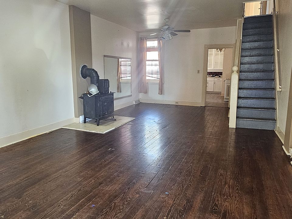 2nd image of 209 Church St