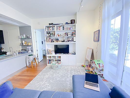1st image of 315 Gates Ave #2PP